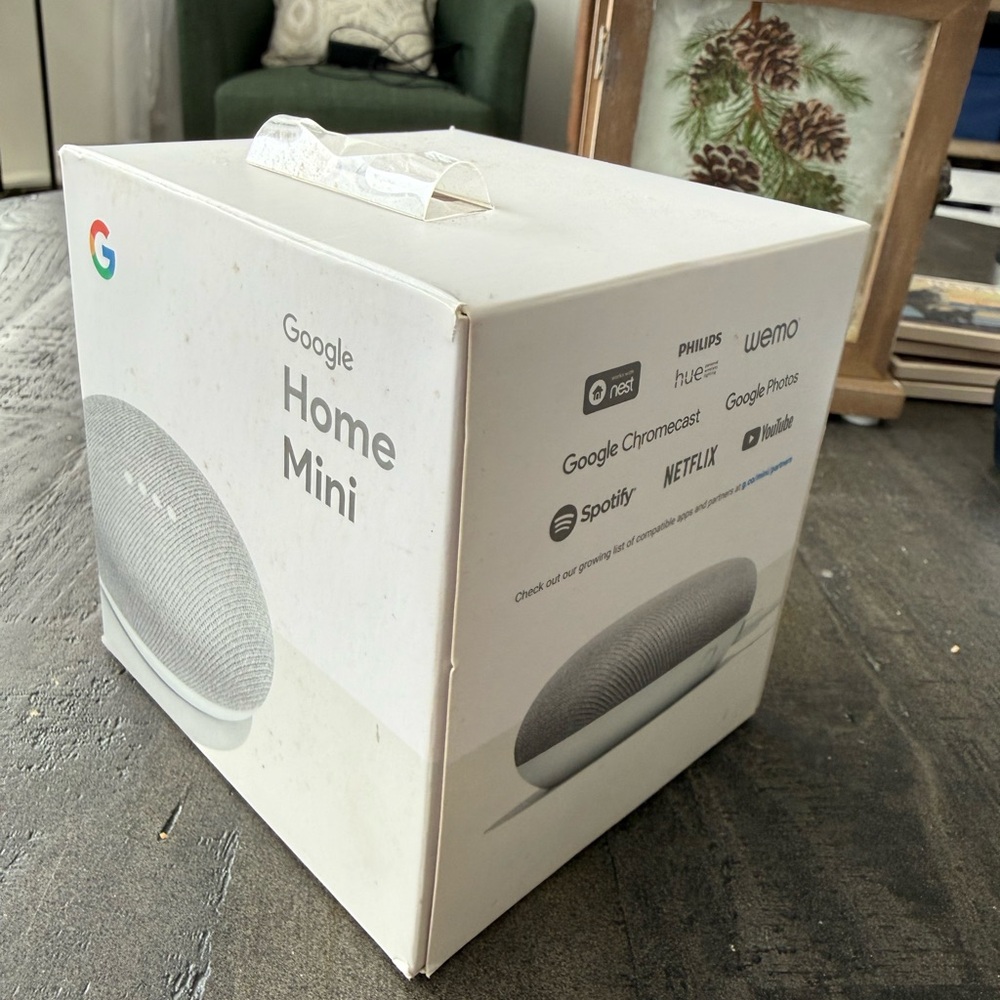 Google Home Mini in Light Gray